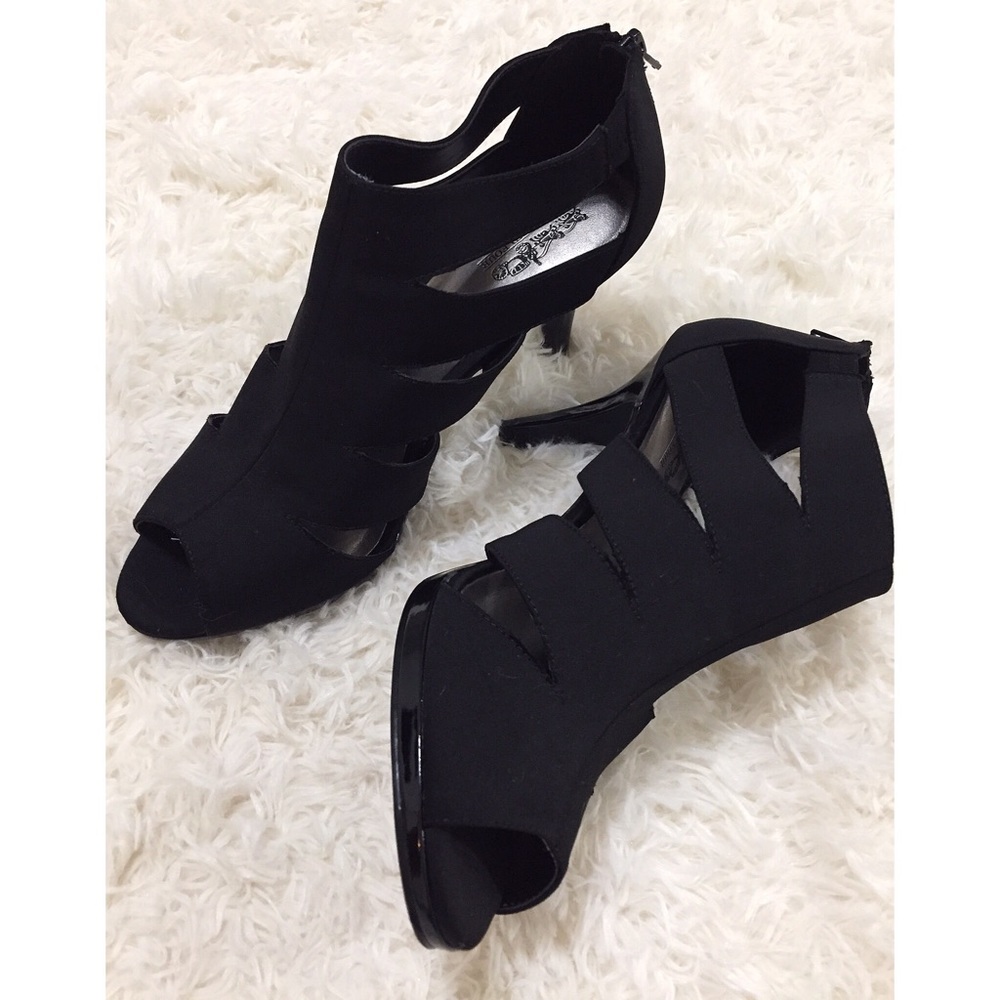 Coach and Four Size 10 Black Pumps Zip Heel